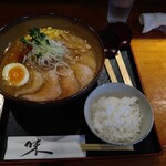 定食 おらがち食堂 - 味噌ラーメン+チャーシュー。小ライスはランチサービス。