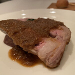 パッソ・ア・パッソ - 青森県長谷川農場の豚肩ロースのロースト、舞茸のソース