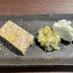 A e B - 猪と牛蒡のテリーヌ、焼き茄子、温泉水で作ったリコッタ