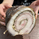 A e B - イタリアの黒豚のポルケッタ