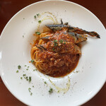 カフェアンドバー チェルキオ - まるごと秋刀魚のコンフィのトマトソース