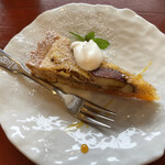 カフェアンドバー チェルキオ - 和栗の渋皮煮とクルミのタルト1/2カット