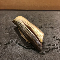 まんてん鮨 日比谷オクロジ店 - こはだ
                    私史上最高に旨かった！