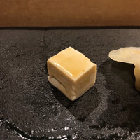まんてん鮨 日比谷オクロジ店 - ゆばどうふ
                      ひと口サイズと侮るなかれ、濃厚！