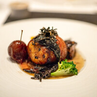 ラ・ブランシュ - 2021.10 軍鶏の黒米詰め 牛蒡とトリュフのソース トランペット茸