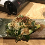 博多もつ鍋　串焼　九州料理　一九　つくば総本店 - ニンニク香るたたききゅうり