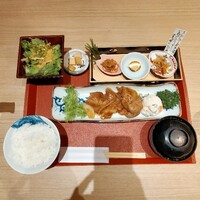 個室和食 肉割烹 吟次郎 品川駅前店 - ホーエー豚生姜焼定食