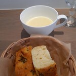 Trattoria Macchia - 安納芋のスープ、自家製フォカッチャ