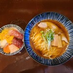 Gyokai To Chuukasoba Totoyamichi - セット(1100円)です。