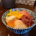 魚貝と中華そば ととやみち - ミニ海鮮丼です。