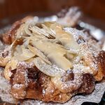 ルヴァン パストリー - アーモンドとフィッグ 食感は通常のクロッカンよりやや柔らかめ