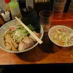 武蔵野アブラ學会 - 武蔵野油そばとスープの組み合わせ。