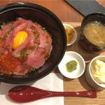 ローストビーフ YOSHIMI - たっぷりイクラのローストビーフ丼オープン価格1,180円,北海道キッチンYOSHIMI則竹新町店(名古屋市)食彩品館.jp撮影