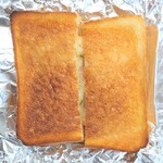 喫茶　バク - バーンとはパンの外側が燃えているから？
                                いわゆるホットサンドです