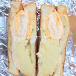 喫茶　バク - ハム・卵・チーズ・ポテトサラダ入り
                                完璧な布陣だ(@_@;)