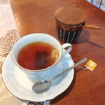 喫茶　バク - ちょっとだけ待つ間に紅茶のサービス
      こんな経験、未だかつてありません