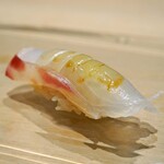 三谷 - 淡路産の鯛の昆布〆の握り