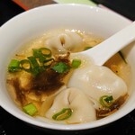 中国家庭料理 王園 - 令和3年10月 ランチタイム定食
ワンタンスープ
