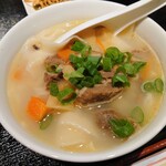 中国家庭料理 王園 - 令和3年10月 ランチタイム定食
刀削麺