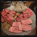 Yakiniku Toraji - 特製サーロイン・厚切り牛タン・カルビ・ヒレロース・大海老