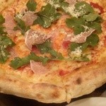 トラットリア360° - ルッコラと生ハムのピザ