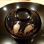 日本料理　百屋 - 椀物（フタが濡らしてありますよ！））