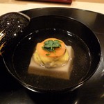 日本料理　百屋 - 椀物（ごま豆腐とマイタケしんじょう）