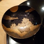 日本料理　百屋 - 椀物（椀のフタの内側には姫路城が・・・）