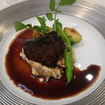 ラ・ロシェル - 牛ホホ肉の赤ワイン煮込み、ポルチーニのリゾット。