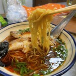 Take noko - 麺はこんなで、のっているのは挽肉でなく焼豚です。