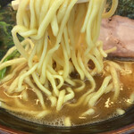 横浜ラーメン 相馬家 - 酒井製麺の太麺