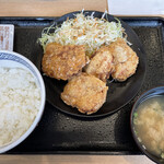 吉野家 - から揚げ定食598円　ドレッシングは胡麻か醤油か選べます。