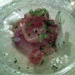 カンパチとホタテのカルパッチョ。