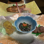 Hoteru Raga Sou - ナマコの酢物と奥がマスのネギ味噌焼き