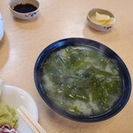 活魚料理 びんび家 - わかめのお味噌汁