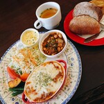 ABC食堂 - 本日のランチよりなすのグラタンとチリコンカン(2021.10)