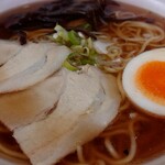 三代目釜匠 ばってんラーメン - 醤油ラーメンのアップ