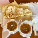 Ajian Kicchin Karau Ma - テイクアウトカレー＆プレーンナン　マトンと日替わり（大根とチキン）カレー