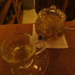 万 - ジンジャーとカルダモンのハーブティー