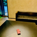 カンテサンス - ◎ウェイティングのソファー