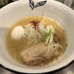 ニシキ イワモト・マツヤマ・ラーメンバー - 真鯛塩らぁ麺寿味玉のせ