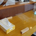 木多郎 - 席間のアクリルボード。思ったより低くて・・・