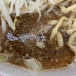 ラーメン二郎 - 非乳化スープ