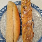 カタネベーカリー - 左:ミルクスティック　右:マカダミア