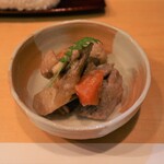 季節料理 よし野 - お通し（筑前煮）