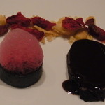 蝦夷鹿と豚のブーダンノワール　ビーツの泡がすてき