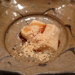 伯雲 - 和三盆糖を入れて練り上げた胡麻豆腐