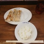 極濃湯麺 フタツメ - 餃子セット 198円