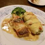 ビストロラドレ - 天草産イラのポワレとズワイガニのカネロニ白ワインソース