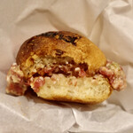 ビストロラドレ - 会津産馬肉のタルタルのハンバーガー